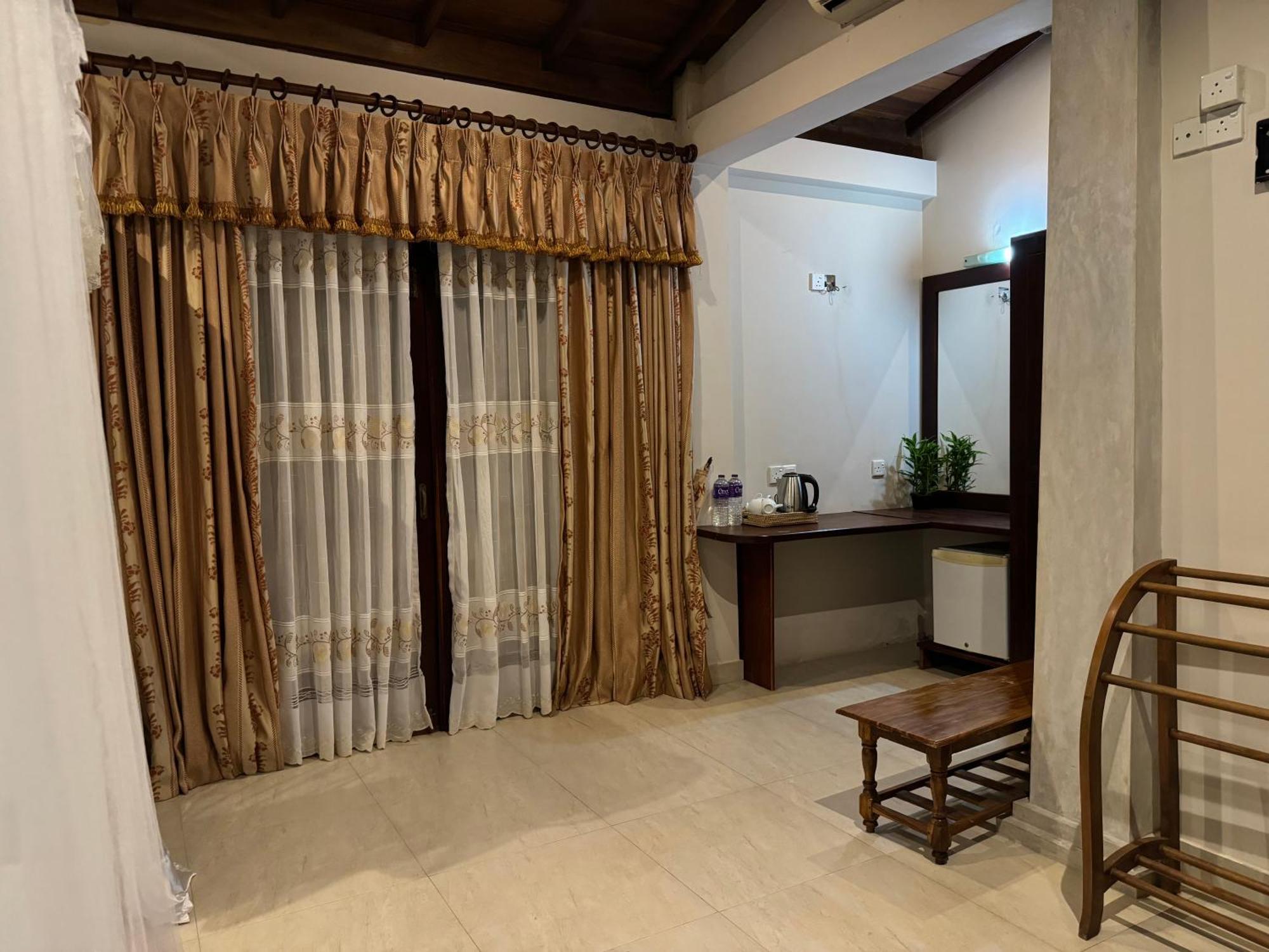 Brinkhouse Guesthouse , Unawatuna Beach Exterior foto